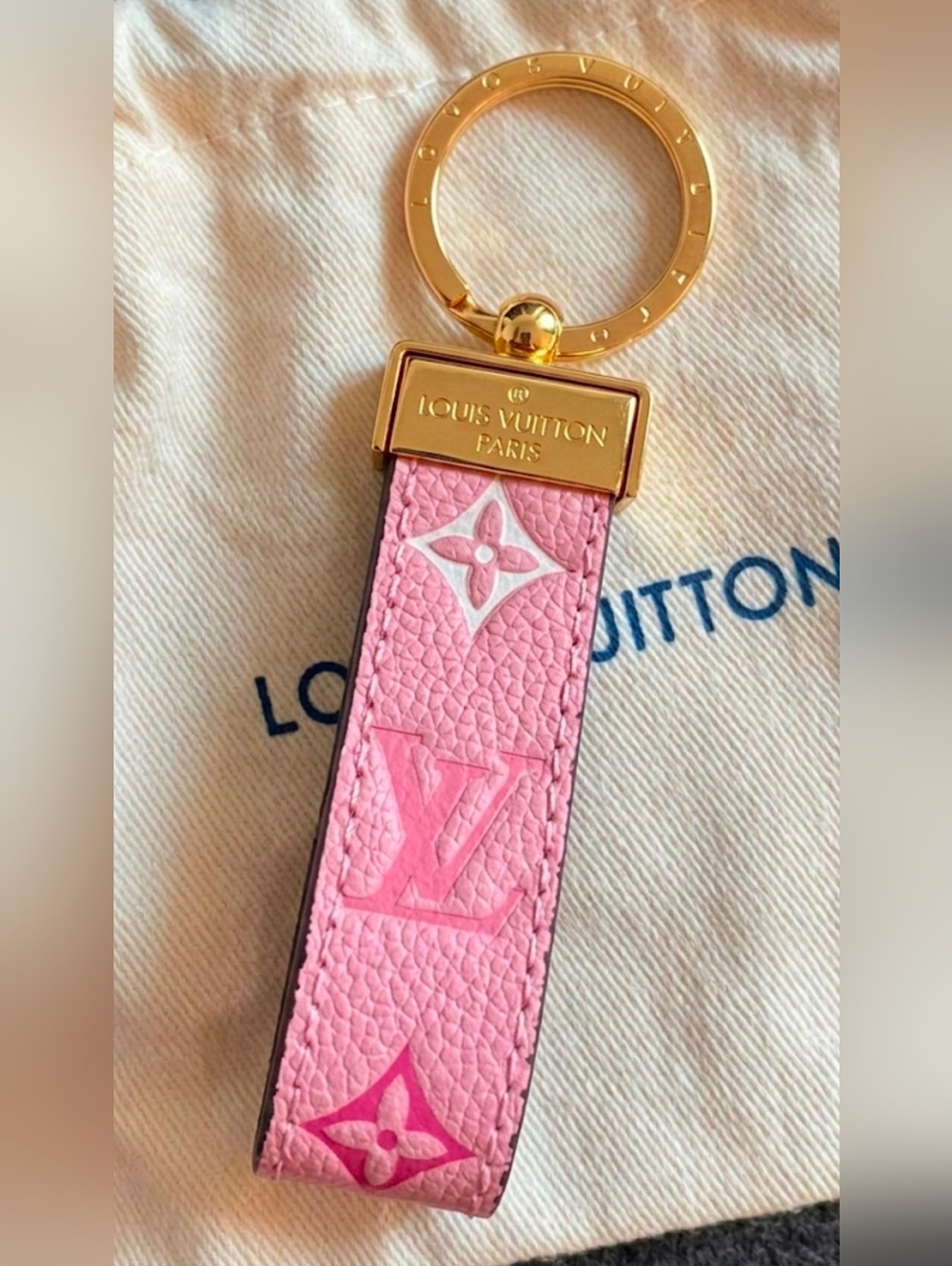🩷 W/BOX Monogram Key Chain Strap - Picture 2 of 3